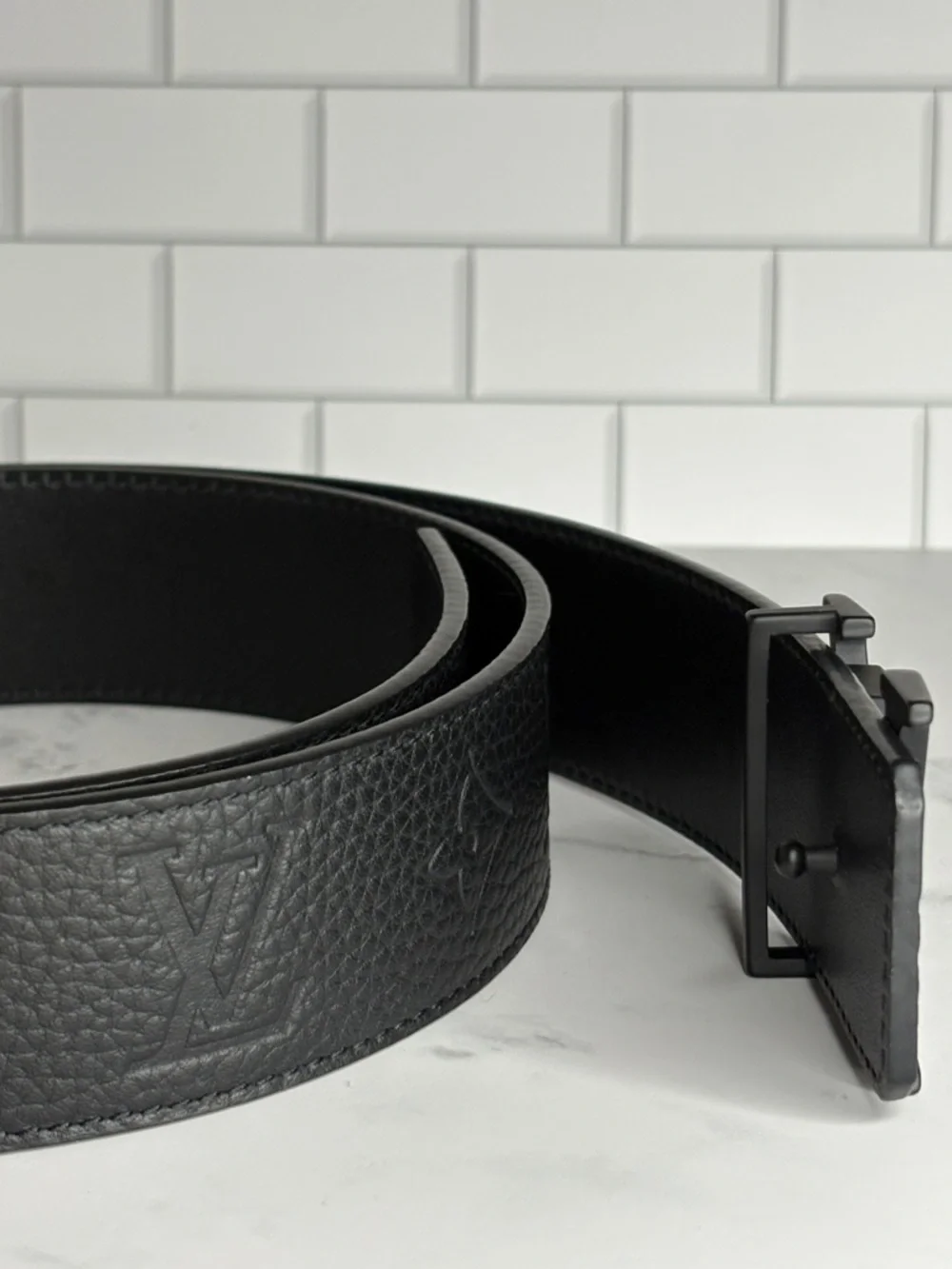 Louis Vuitton Men’s Black Reversible LV Buckle Belt